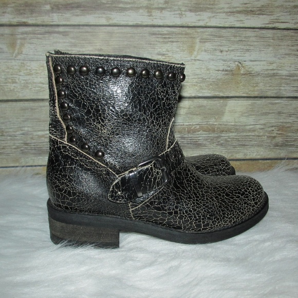 Mally Black Textured Leather Ankle Boots - Picture 2 of 8